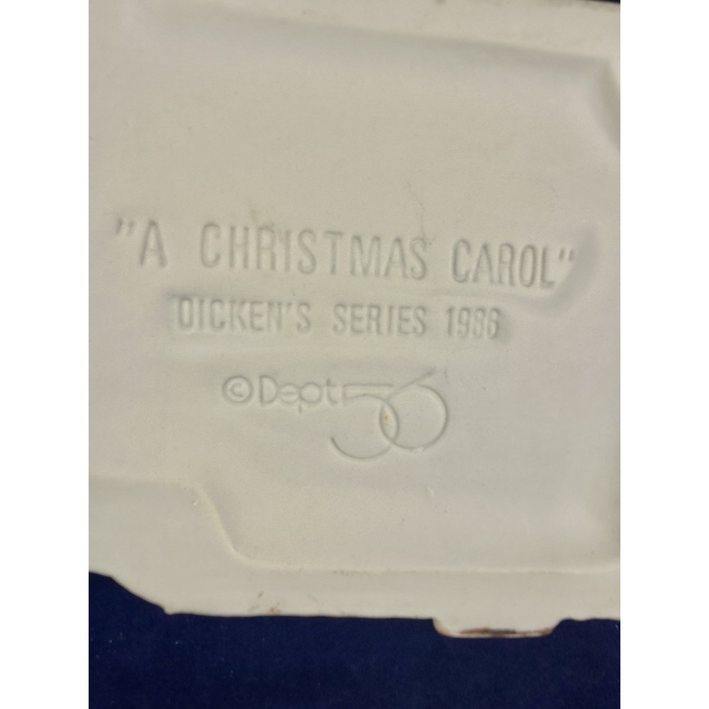 Dept 56 "Bob Cratchit And Tiny Tim Cottage "  A Christmas Carol Retired 1986 - Picture 8 of 8